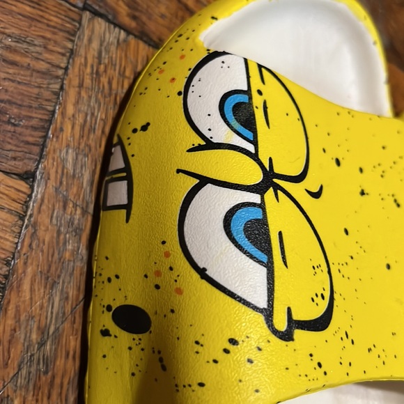 SpongeBob SquarePants Sandals - Picture 3 of 5